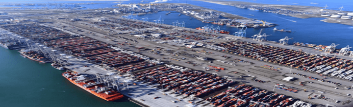 Puerto de Róterdam — operaciones de contenedores al atardecer