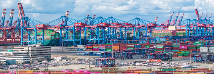 puertos digitales Hamburgo con grúas STS, contenedores y conectividad de datos