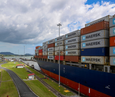 Canal de Panamá incorpora dos nuevos remolcadores para reforzar la seguridad y eficiencia de sus operaciones marítimas.